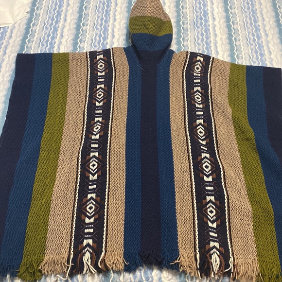 WOVEN HANDMADE WOOL PONCHO - Picture 5 of 6
